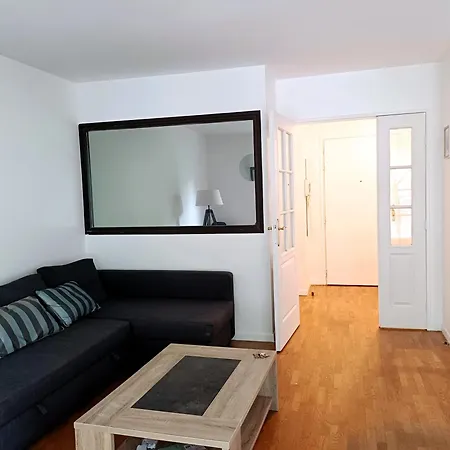 Issy Apartament *